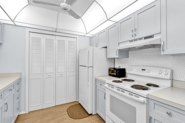 18 Plantation Drive 206, Vero Beach, FL 32966