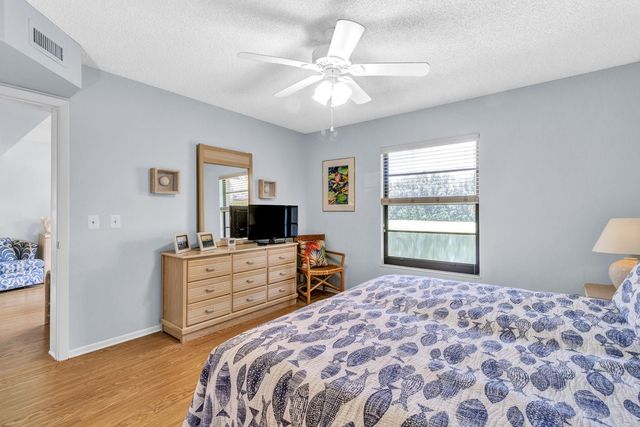 18 Plantation Drive 206, Vero Beach, FL 32966