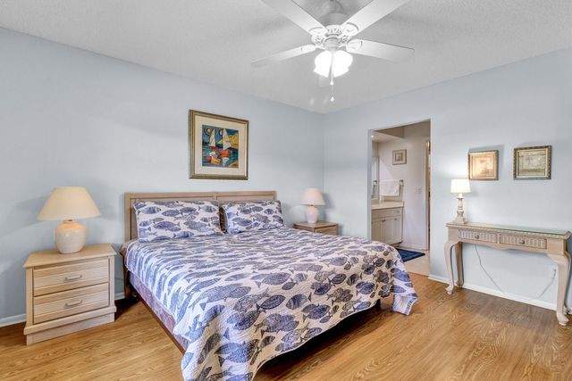 18 Plantation Drive 206, Vero Beach, FL 32966