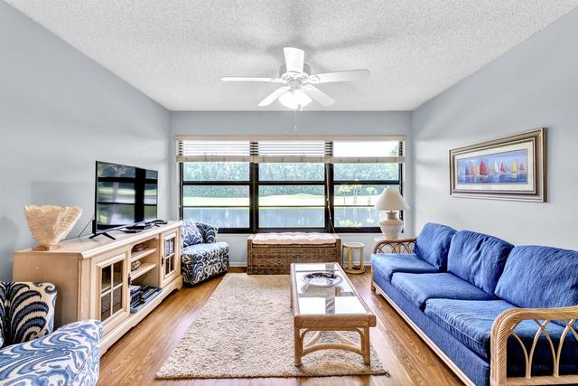 18 Plantation Drive 206, Vero Beach, FL 32966