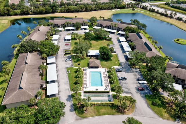 18 Plantation Drive 206, Vero Beach, FL 32966