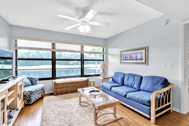 18 Plantation Drive 206, Vero Beach, FL 32966