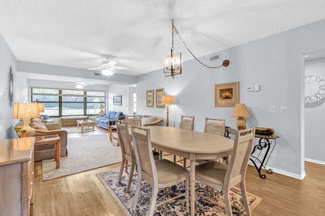 18 Plantation Drive 206, Vero Beach, FL 32966