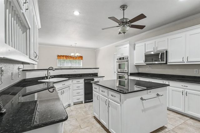 1984 Sunflower Road, Paradise, TX 76073