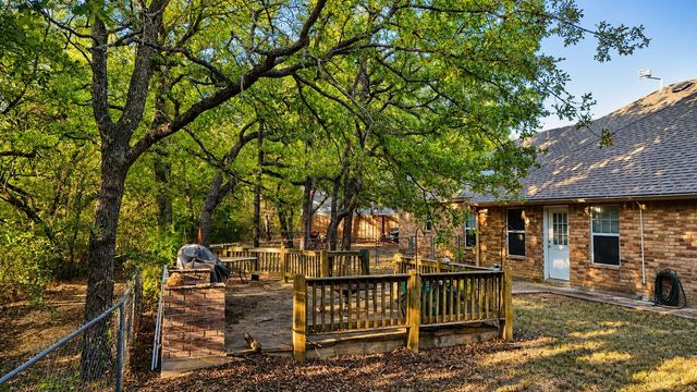 1984 Sunflower Road, Paradise, TX 76073