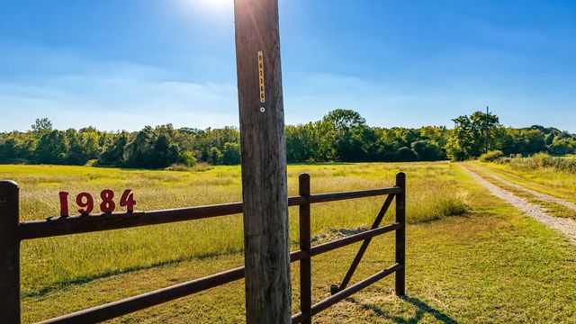 1984 Sunflower Road, Paradise, TX 76073