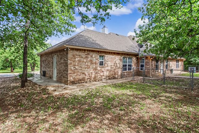 1984 Sunflower Road, Paradise, TX 76073