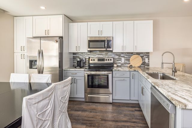 94 North Bridebrook Road 207, East Lyme, CT 06357