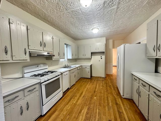 354 University Ave 0, Lowell, MA 01854