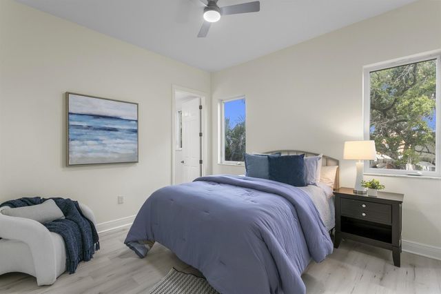 43 BAYVIEW COURT S A, St Petersburg, FL 33711