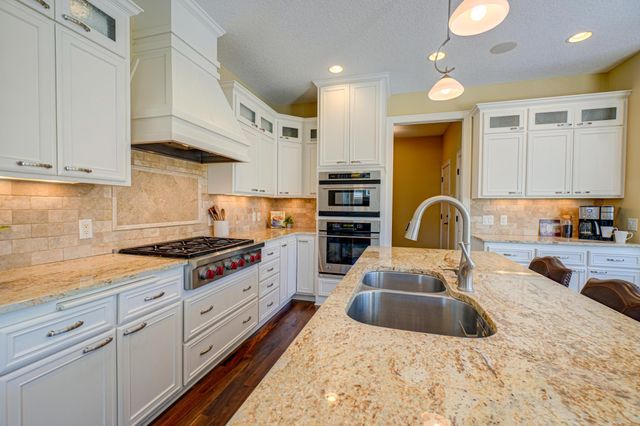 587 Lake Ridge Drive, Shoreview, MN 55126