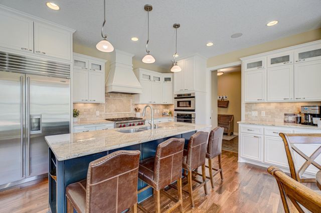 587 Lake Ridge Drive, Shoreview, MN 55126