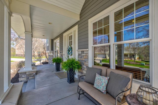 587 Lake Ridge Drive, Shoreview, MN 55126