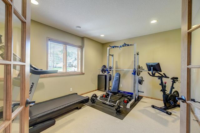 587 Lake Ridge Drive, Shoreview, MN 55126