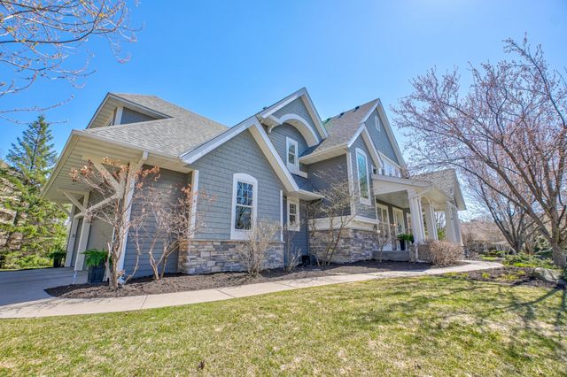 587 Lake Ridge Drive, Shoreview, MN 55126