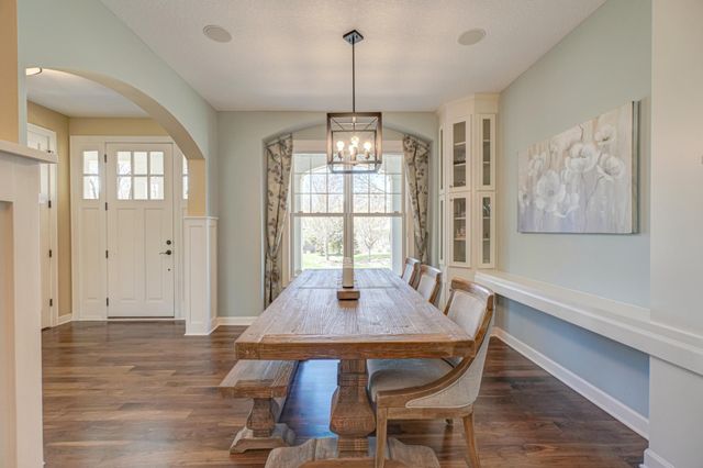 587 Lake Ridge Drive, Shoreview, MN 55126