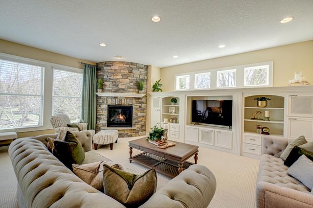 587 Lake Ridge Drive, Shoreview, MN 55126