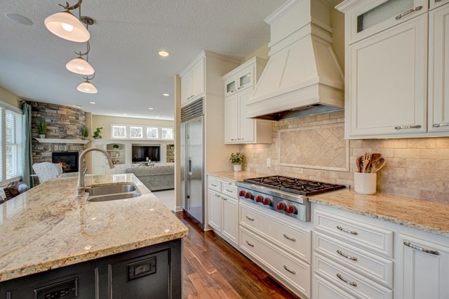 587 Lake Ridge Drive, Shoreview, MN 55126