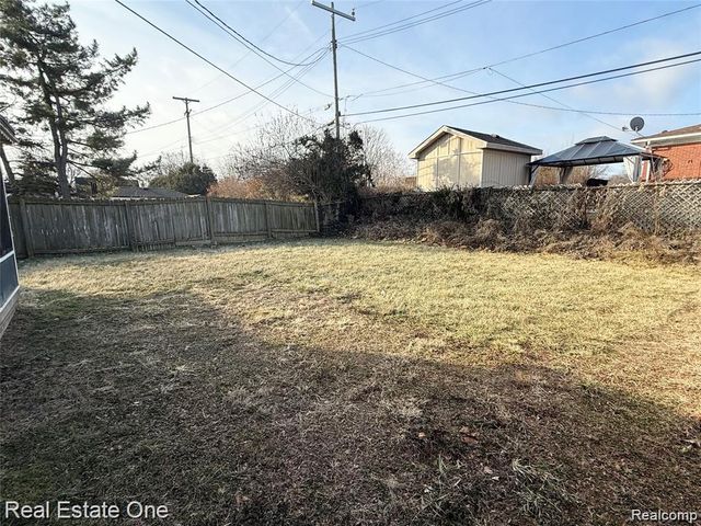 6845 Plainfield Street, Dearborn Heights, MI 48127