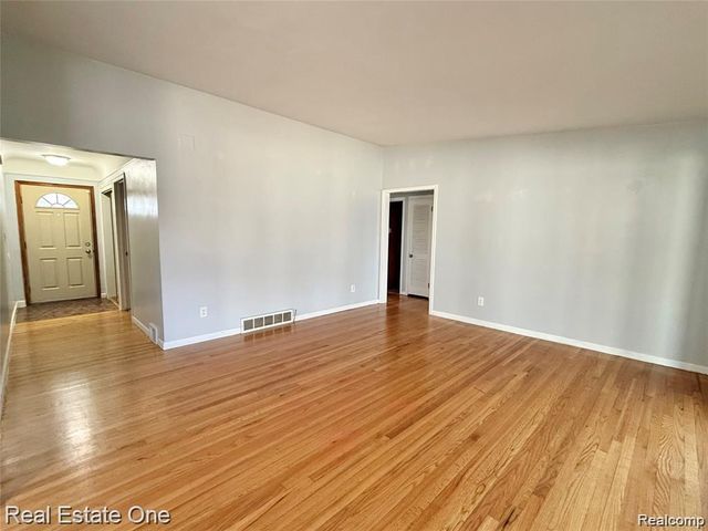 6845 Plainfield Street, Dearborn Heights, MI 48127