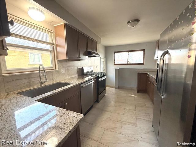 6845 Plainfield Street, Dearborn Heights, MI 48127