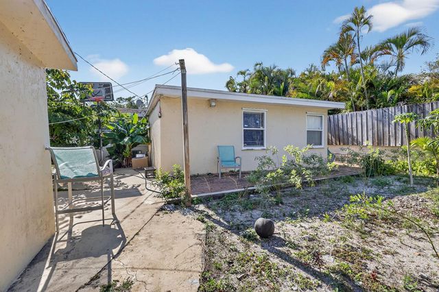 831 30th Court, West Palm Beach, FL 33407
