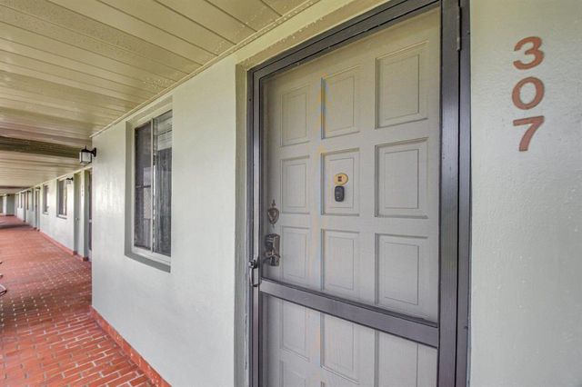 4070 TIVOLI Court 307, Lake Worth, FL 33467