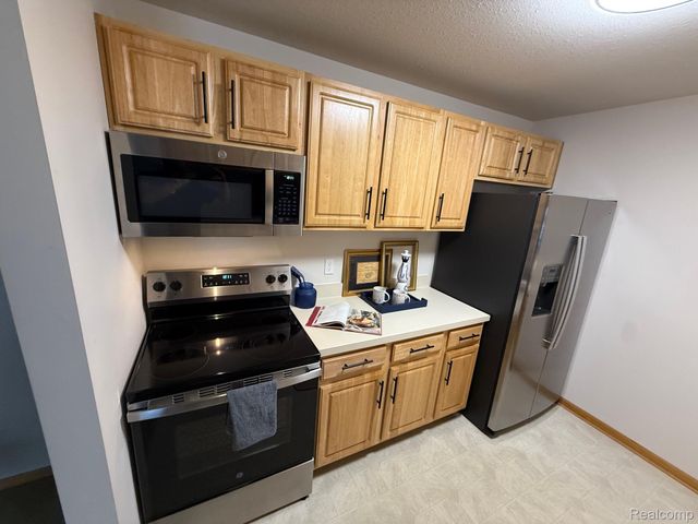 314 MARIGOLD Circle, Westland, MI 48185