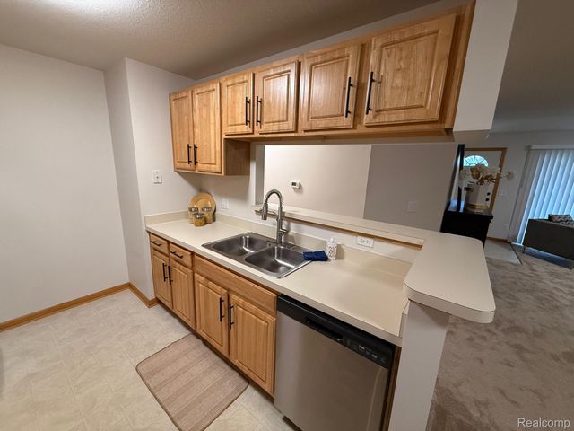 314 MARIGOLD Circle, Westland, MI 48185