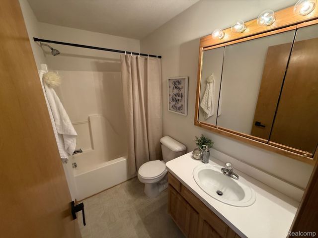 314 MARIGOLD Circle, Westland, MI 48185