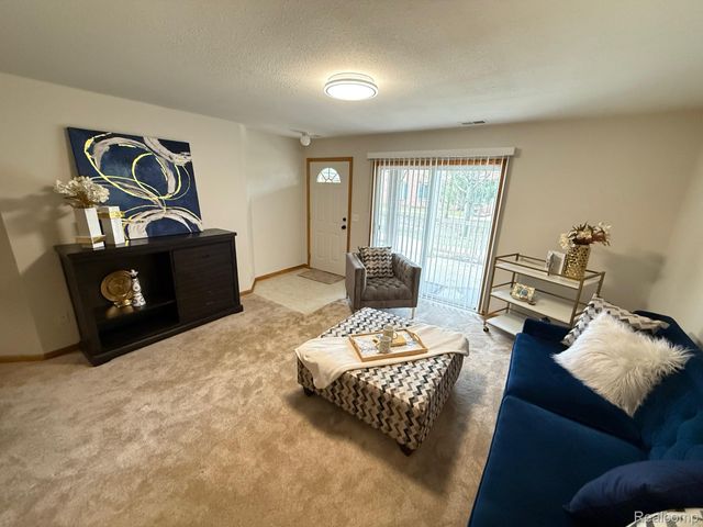 314 MARIGOLD Circle, Westland, MI 48185