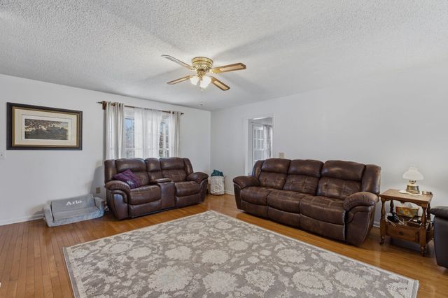 91 Whispering Oaks St, Summertown, TN 38483