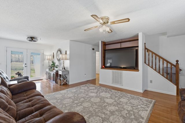 91 Whispering Oaks St, Summertown, TN 38483