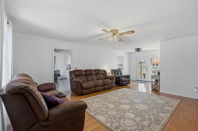 91 Whispering Oaks St, Summertown, TN 38483