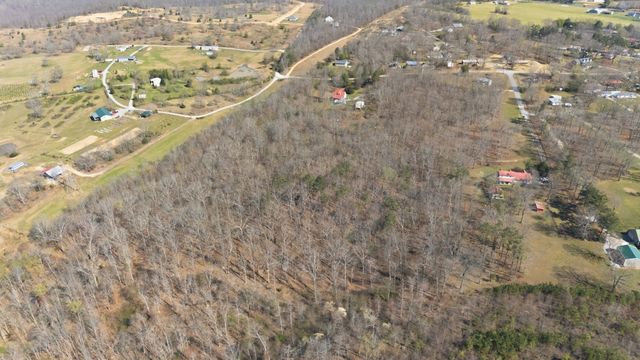 91 Whispering Oaks St, Summertown, TN 38483