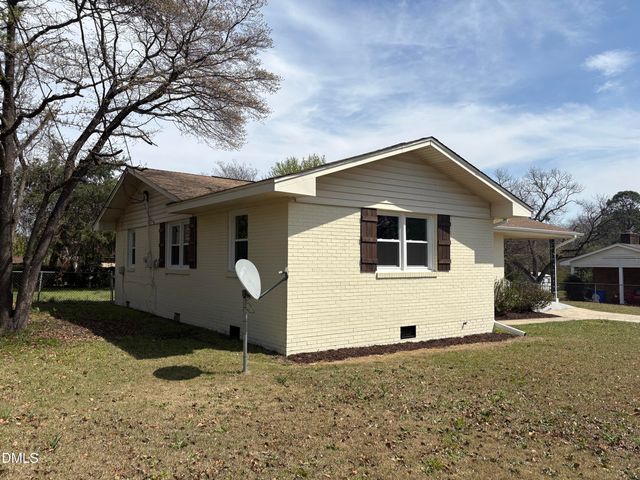 1433 Keswick Drive, Fayetteville, NC 28304