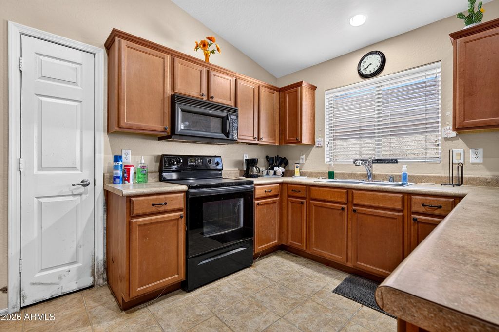 18836 N LOUSANDRA Drive, Maricopa, AZ 85138 — photo 5