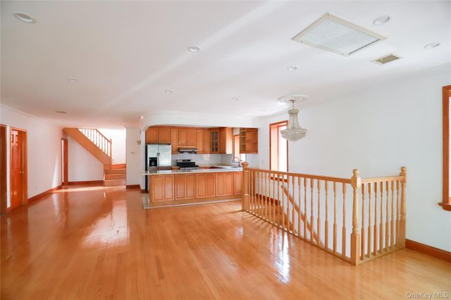 69-73 185th Street 2FL, Fresh Meadows, NY 11365