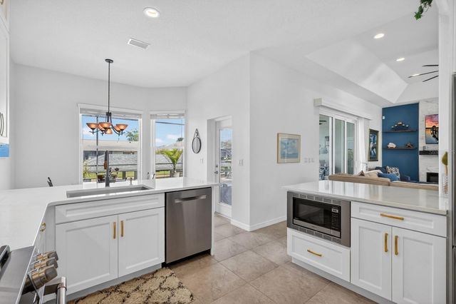 11 COTTONTON COURT, Palm Coast, FL 32137