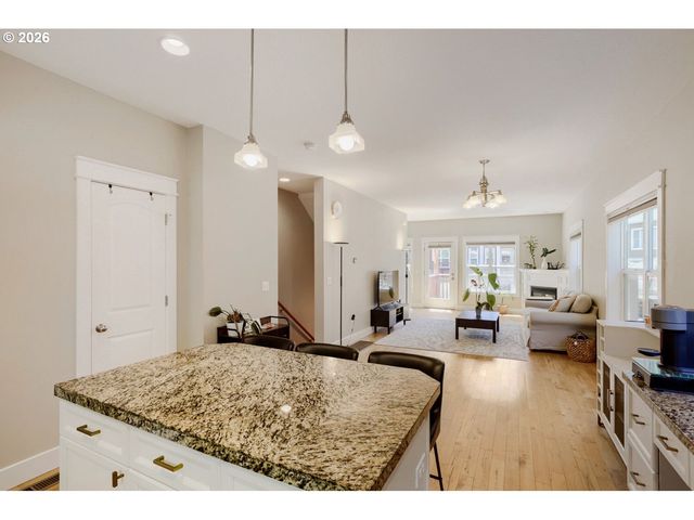5117 Sw SHATTUCK Rd, Portland, OR 97221