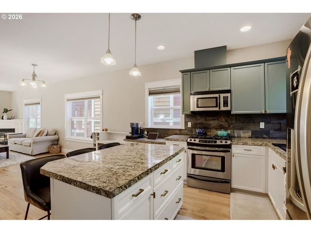 5117 Sw SHATTUCK Rd, Portland, OR 97221