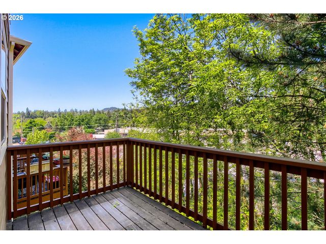5117 Sw SHATTUCK Rd, Portland, OR 97221