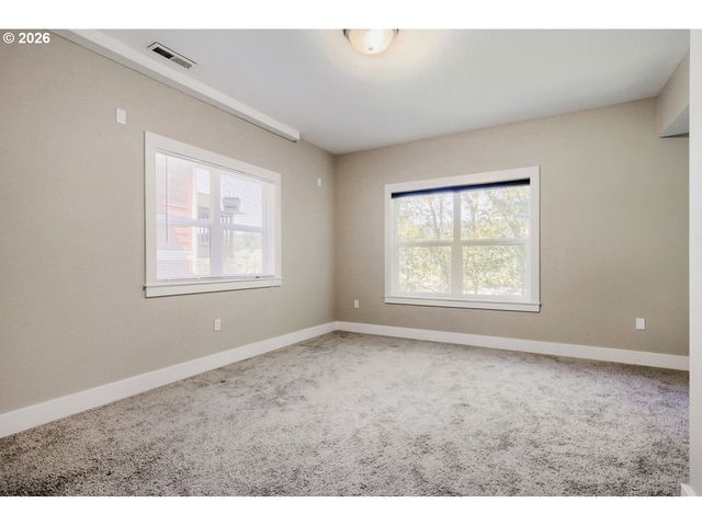 5117 Sw SHATTUCK Rd, Portland, OR 97221
