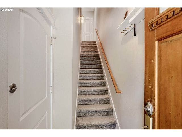 5117 Sw SHATTUCK Rd, Portland, OR 97221