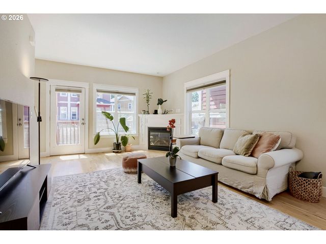 5117 Sw SHATTUCK Rd, Portland, OR 97221