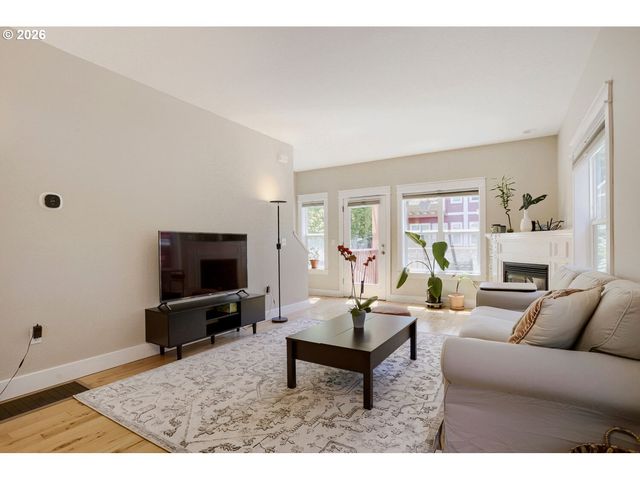 5117 Sw SHATTUCK Rd, Portland, OR 97221