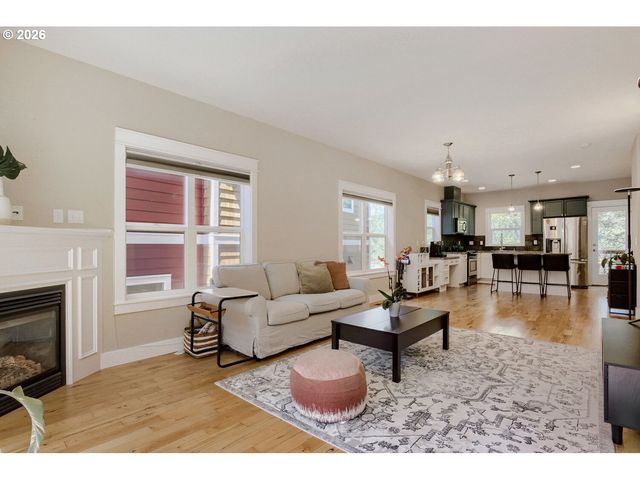5117 Sw SHATTUCK Rd, Portland, OR 97221