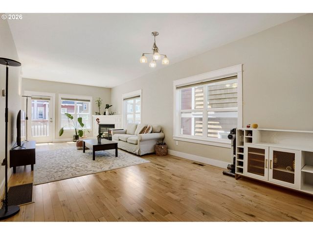 5117 Sw SHATTUCK Rd, Portland, OR 97221