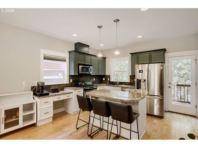 5117 Sw SHATTUCK Rd, Portland, OR 97221