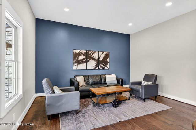 914 Ash St, Louisville, KY 40217